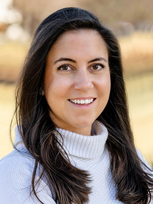 Lia Papathomas headshot.
