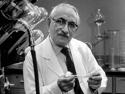 Selman Waksman in a lab.